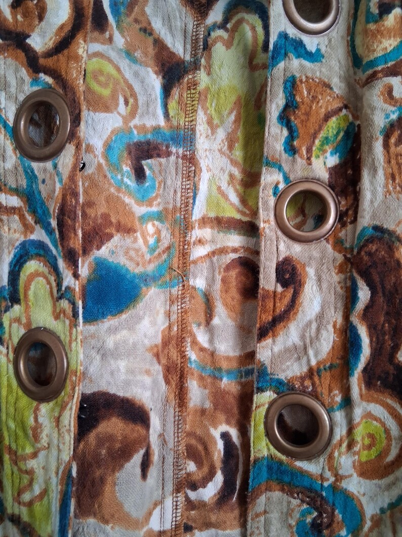 Erdfarbene Jacke mit abstraktem Print von Parsly & Sage Bild 5