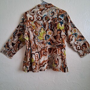 Erdfarbene Jacke mit abstraktem Print von Parsly & Sage Bild 6