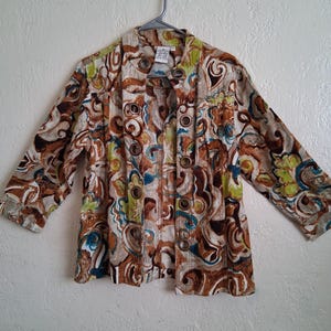 Erdfarbene Jacke mit abstraktem Print von Parsly & Sage Bild 2
