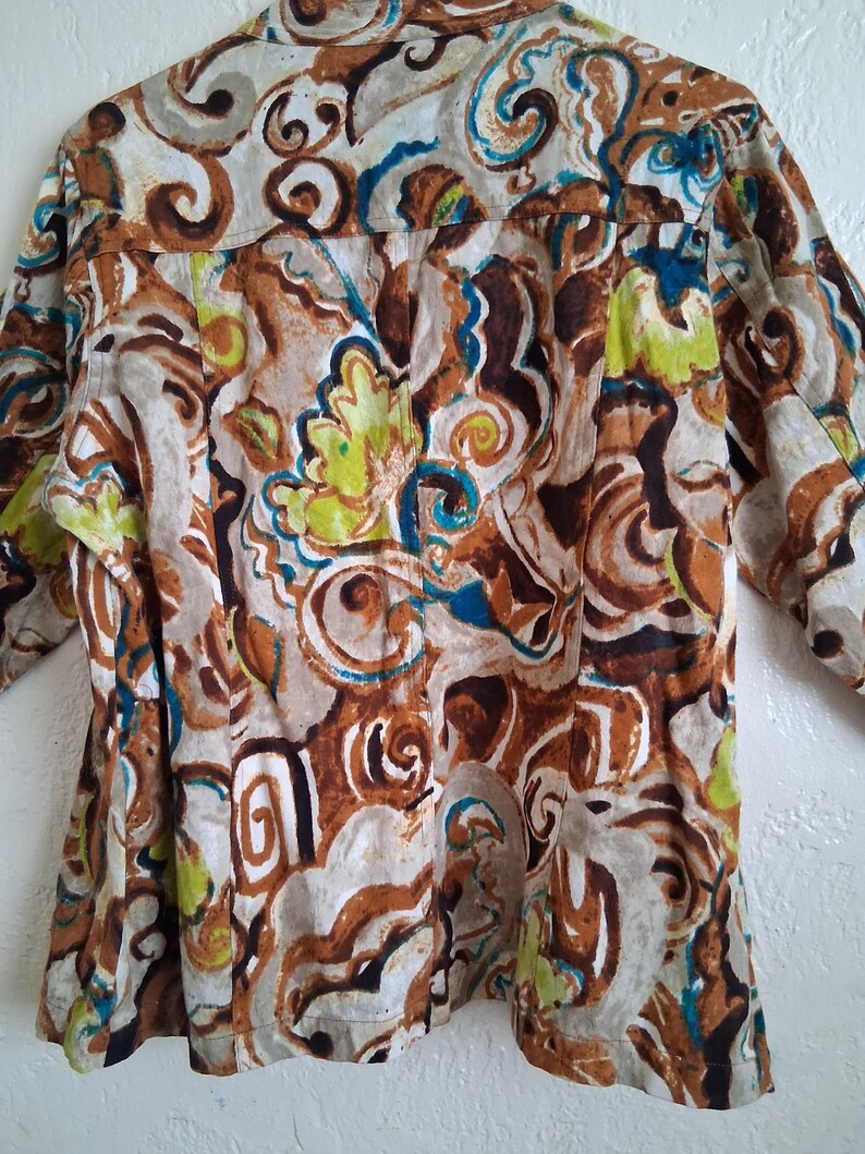Erdfarbene Jacke mit abstraktem Print von Parsly & Sage Bild 9