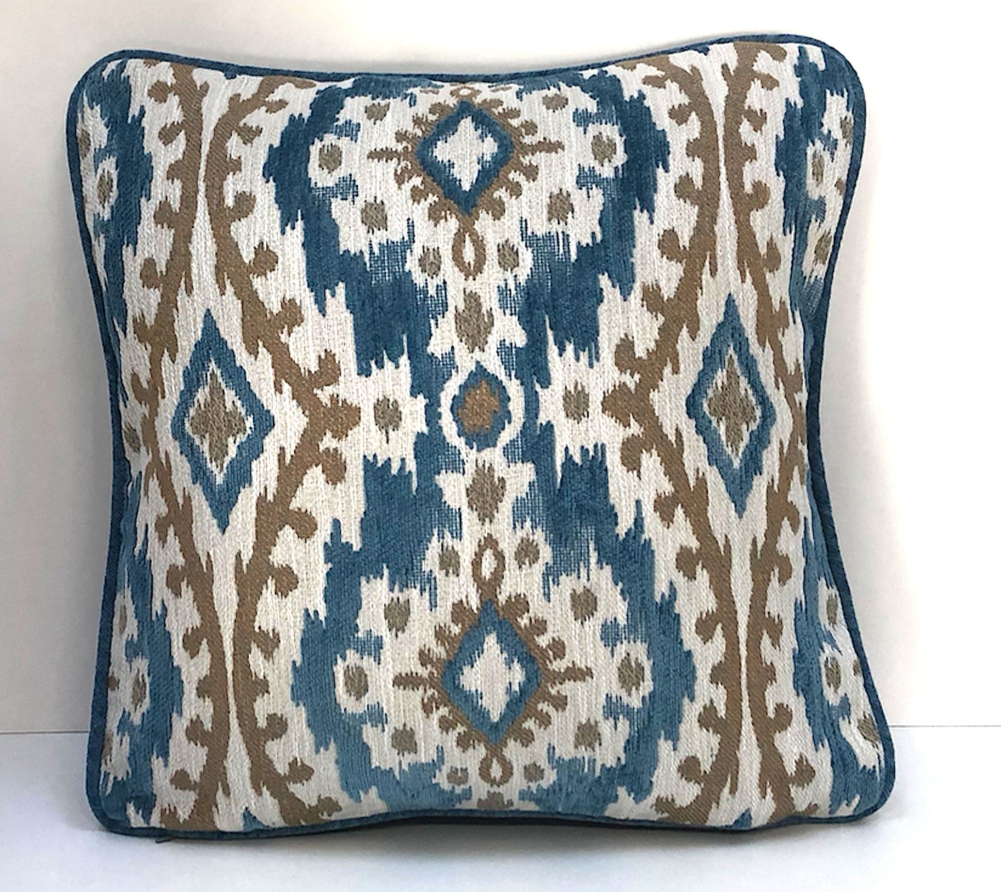 Blue ikat pillow cover reversible accent pillow blue Etsy.de
