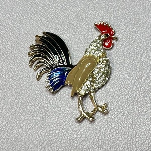 Rhinestone Rooster Needle Minder: Magnetic Sewing Accessory Brooch