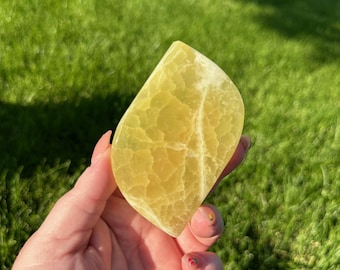 Lemon Calcite Polished Stone – 3.5" – Clarity, Confidence, and Positive Energy