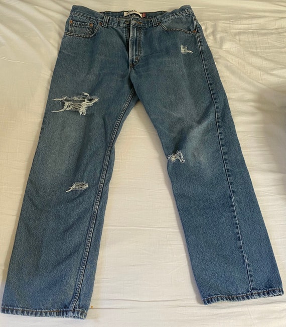 Distressed Levi 505 Jeans 38x32