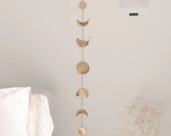 Decoración de pared de fases lunares del Reino Unido, metal martillado hecho a mano, colgante de pared de fase lunar, fases del ciclo lunar (34" estandarte de oro 7 lunas) Boho Home Art