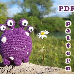 Crochet alien Amigurumi pattern for beginners