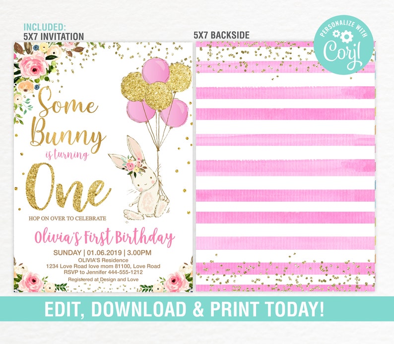 Puede incluir: Invitaci&oacute;n imprimible rosa y dorada para una fiesta de primer cumplea&ntilde;os con un conejito y globos. El texto dice "Some Bunny is turning One".