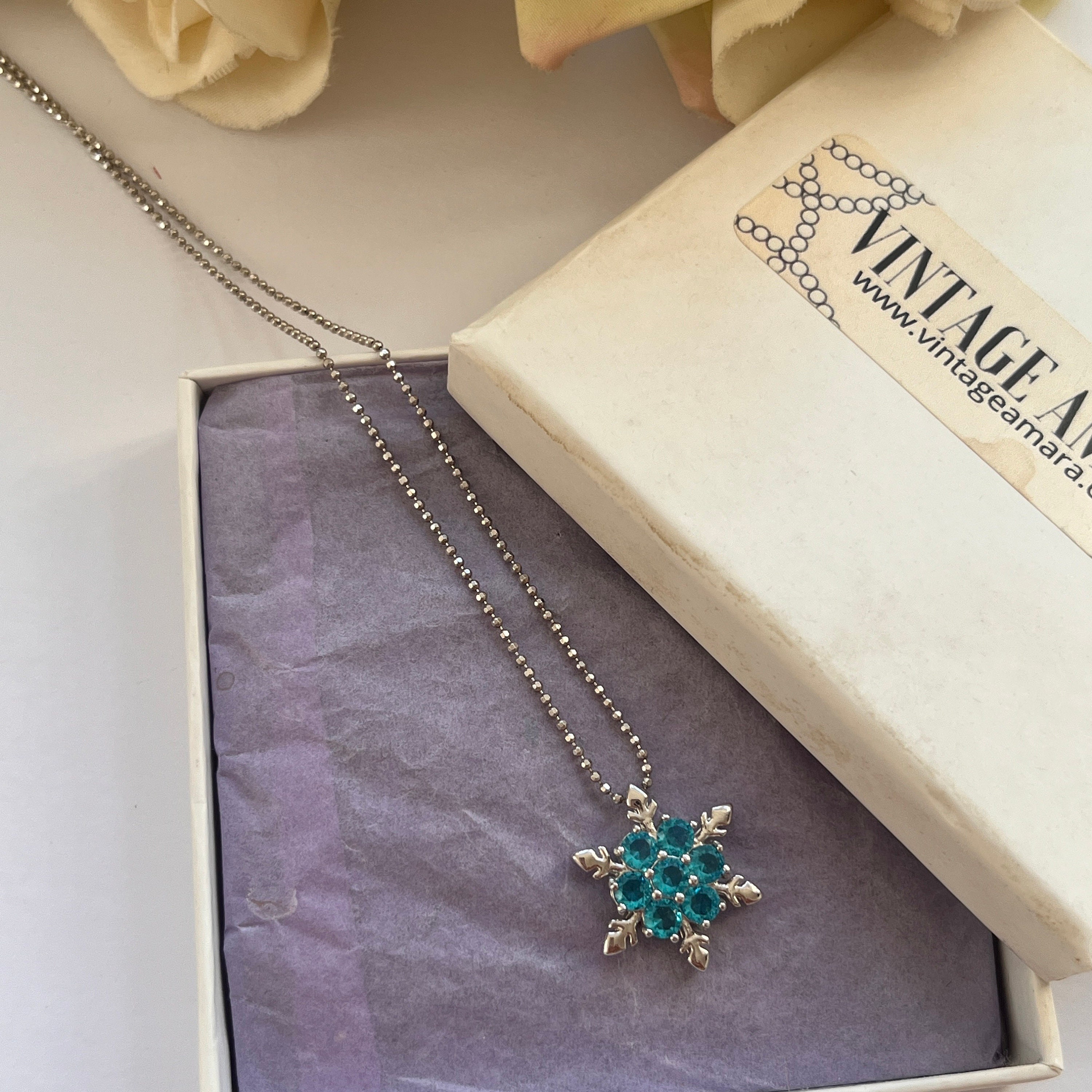 Collana da donna con ciondolo fiocco di neve argento blu