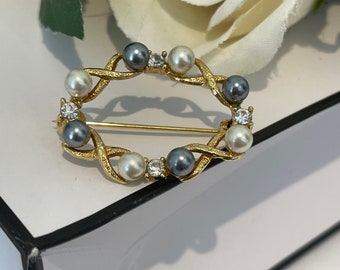 1980s Faux Pearls Gold Plated Brooch