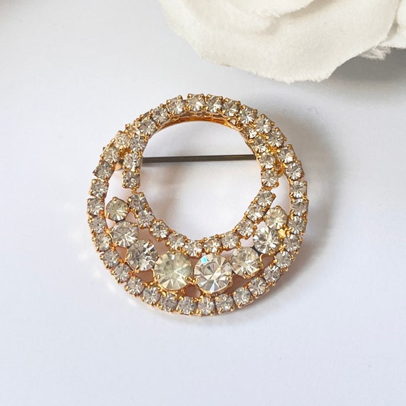1980s Gold Plated Sparkly Diamanté Brooch - image 1
