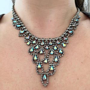 1950s Beautiful Grey Diamanté Aurora Borealis Statement Necklace