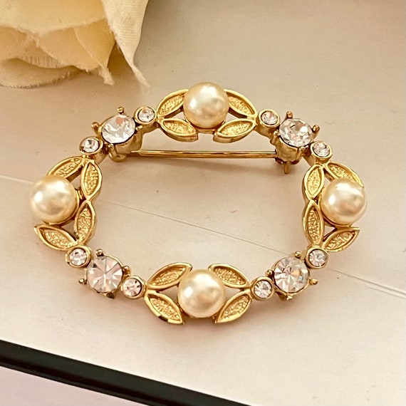 1980s Beautiful Gold Plated Faux Pearl And Diaman… - image 1