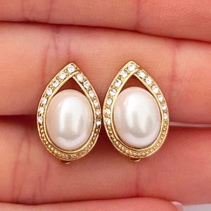 1960s Gold Plated Faux Pearl Diamanté Sparkly Clip On Earrings