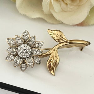 1980s Sparkly Diamanté Flower Gold Plated Brooch