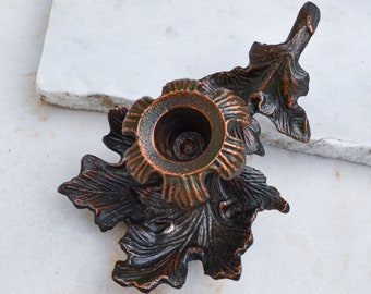 Vintage candle holder with handle orm of leaf