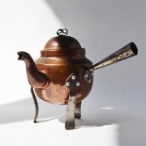 Petite théière vintage en cuivre avec pieds, mini cafetière, décoration de cuisine rustique à collectionner