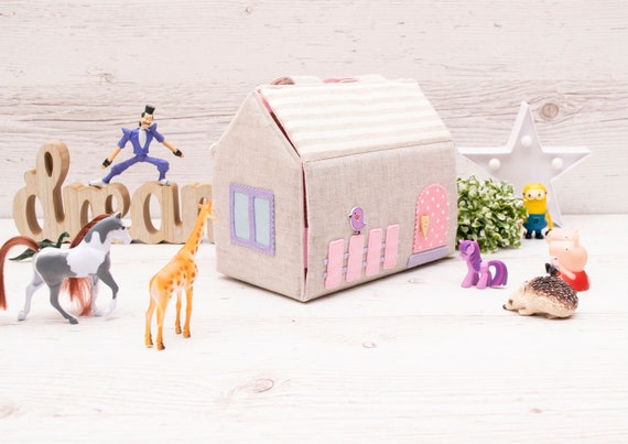 travel dollhouse