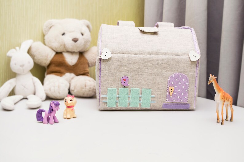 travel dollhouse