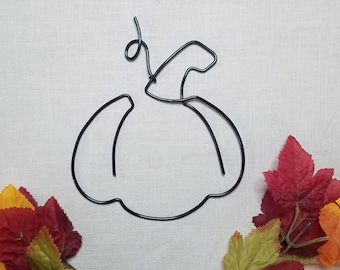 Wire Pumpkin | pumpkin art, pumpkin decor, wire art, Halloween decor, fall decor, autumn decor, Thanksgiving decor,