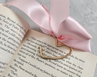 Bow bookmark. Heart bookmark. Coquette bow bookmark. Wire bookmark. Bible Accessory. Book lover gift. Reading accessories. Bowmark