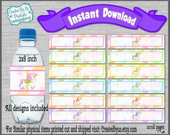 Puede incluir: Una botella de agua con una etiqueta de 5x20 cm con un diseño de caballo de carrusel. La imagen también muestra varias etiquetas a juego con bordes de diferentes colores e ilustraciones de caballos de carrusel. El texto incluye "Descarga instantánea" y "Todos los diseños incluidos".