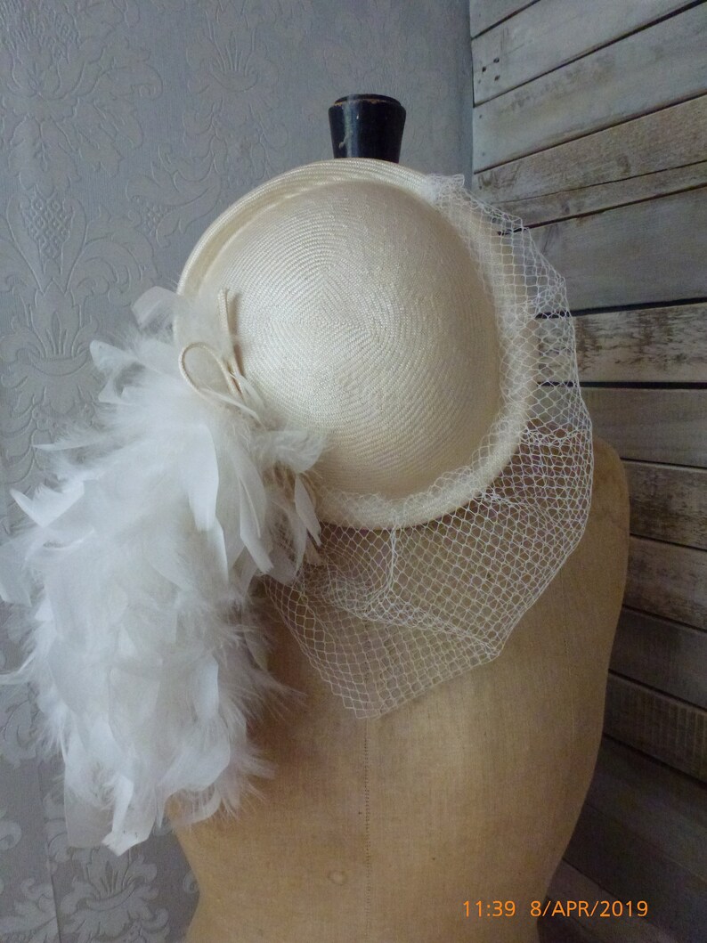 Vintage 1980/'s Ivory Pillbox Hat With Feathers /& Veil Wedding Party Special occasion Good Condition Made In England Rockabilly