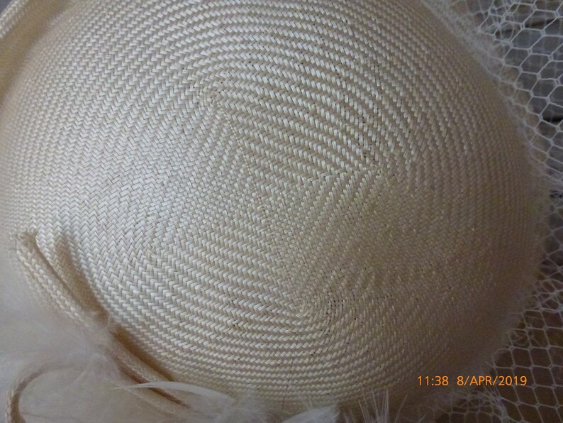 Vintage 1980/'s Ivory Pillbox Hat With Feathers /& Veil Wedding Party Special occasion Good Condition Made In England Rockabilly
