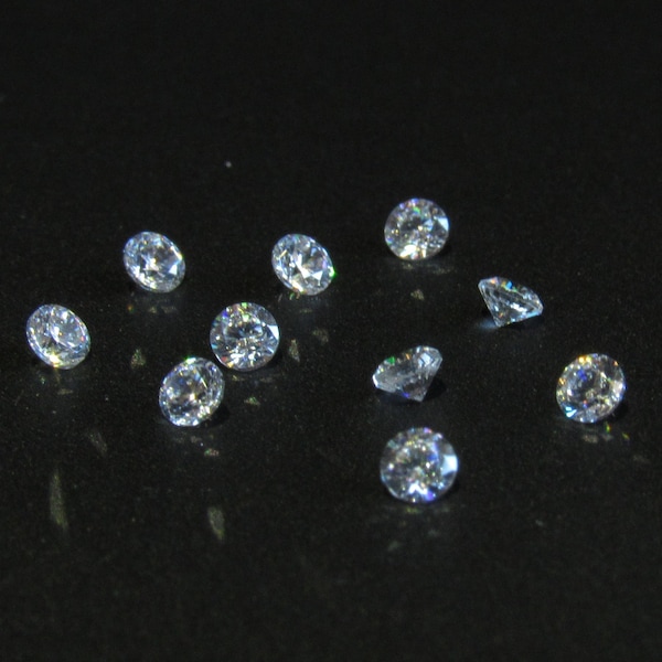 Brilliant cut white zircons diameter 1/1.4/1.5/2/2.25/2.5/3/3.5/4/5 mm lot 50/25/10/5 pieces high quality and brilliance for jewelry