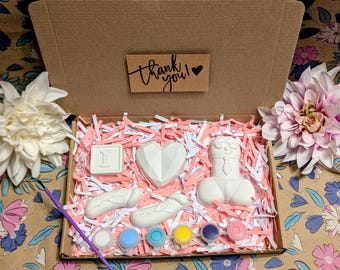 Zestaw do malowania inspirowany wieczorami panieńskimi 18+ - Zestaw do malowania inspirowany wieczorami panieńskimi - Prezenty - Malowanie - Gips modelarski - Zestaw aktywności