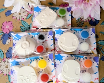 Upominek na imprezę dla dzieci inspirowany Pokemonami - Pomaluj swój własny zestaw na imprezę Pokemon - Prezenty - Do pomalowania. Zestaw imprezowy, dodatek na imprezę, upominek na imprezę