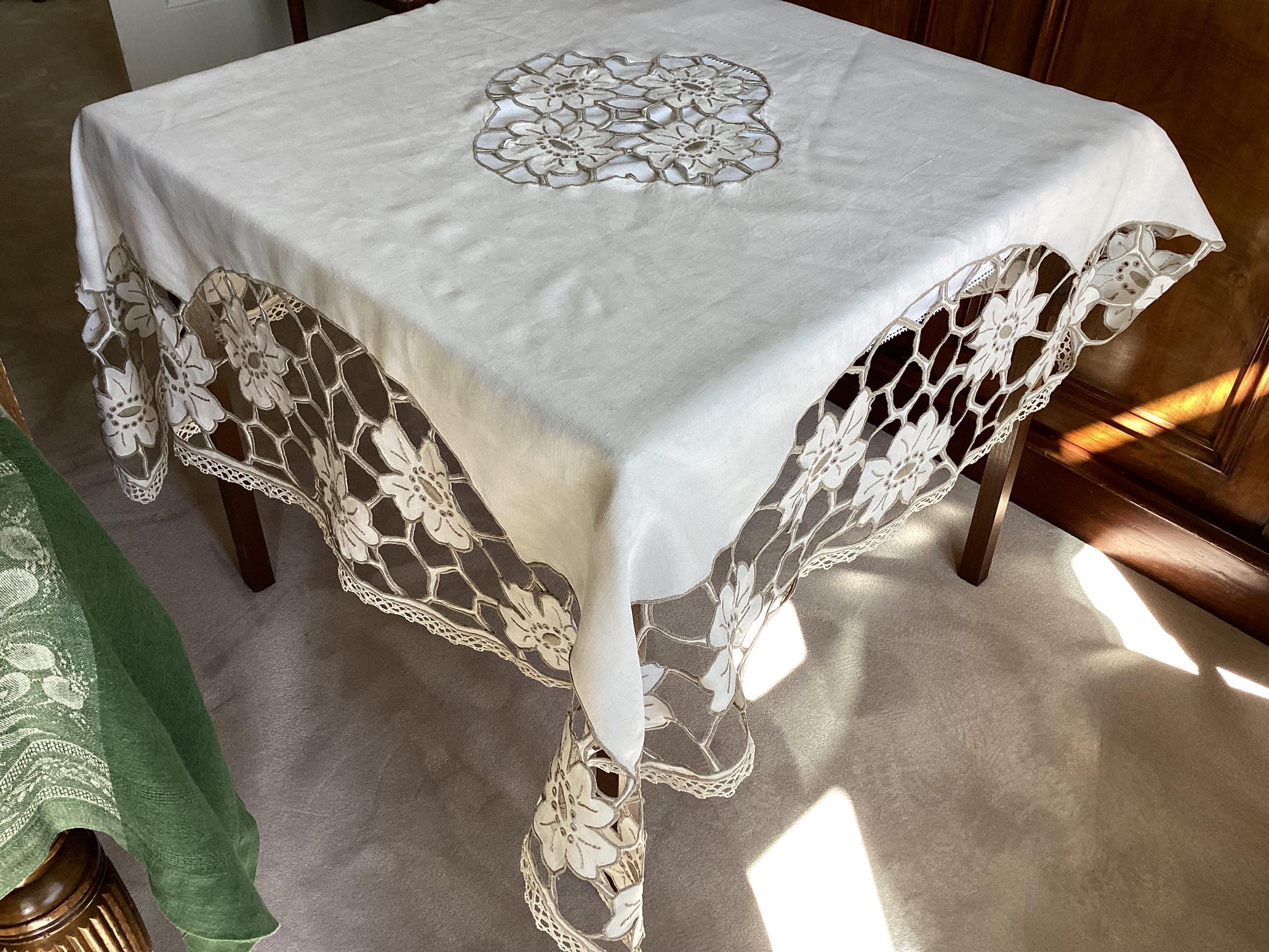 Nappe Richelieu broderie fait main - diamètre 166 cm - - Catawiki