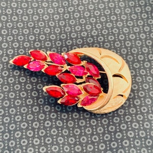 Sizzling Hot Pink and Red Rhinestone Gold-Tone Brooch