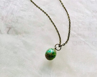 Chain bird egg light green