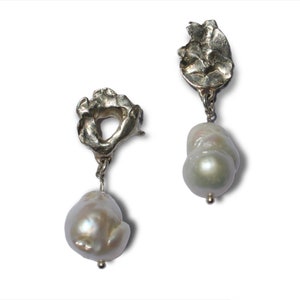 Hand carved sterling silver ethically sourced Baroque Pearl dangle drop earrings with organic shape, party earrings statement earrings zdjęcie 3