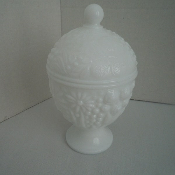 Vintage Avon Milk Glass Candy Dish ~ Trinket Dish ~ Candy Dish ~ Serving Dish ~ Knickknack ~ Collectable ~ Decorative Glass Dish ~ Gift