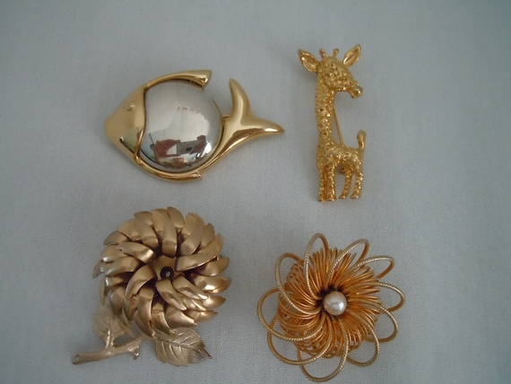 Vintage Brooches ~ Brooch ~ Pin ~ Lot ~ Gold Tone… - image 1