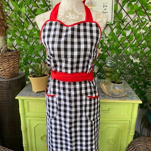 Vintage Apron ~ Checked Apron ~ Kitchen ~ Cooking Apron ~ Ladies Accessory ~ Accessories ~ Gift