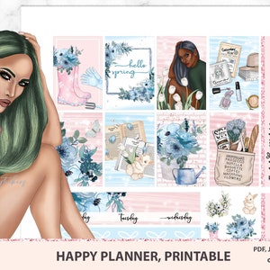 Puede incluir: Un conjunto de pegatinas imprimibles para planificadores con un tema floral en colores azul y rosa. Las pegatinas incluyen una mujer con cabello verde, un arreglo floral, un libro, una regadera y el texto "hello spring".