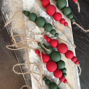 Décorations de Noël en perles de bois naturel | ornement de ferme rustique | Décoration d'arbre de Noël | Étiquette-cadeau de Noël | Boules de Noël guirlande bohème des Fêtes