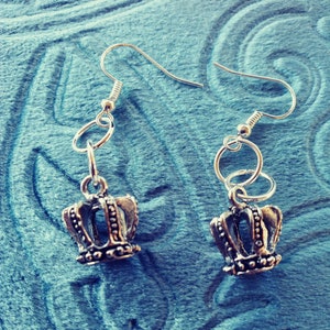 Crown dangle fish hook style earring set