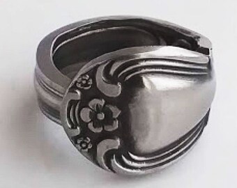 1637 /  Stainless Steel Spoon Ring.