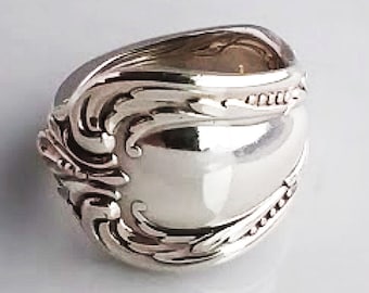 1557 /  Silver Spoon Ring - Chalice Harmony 1958.