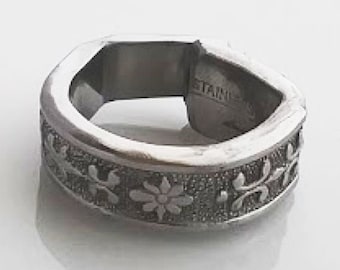 1626 /  Stainless Steel Spoon Ring.