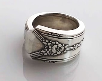 1695 /  Small Size Silver Spoon Ring - Milady 1940