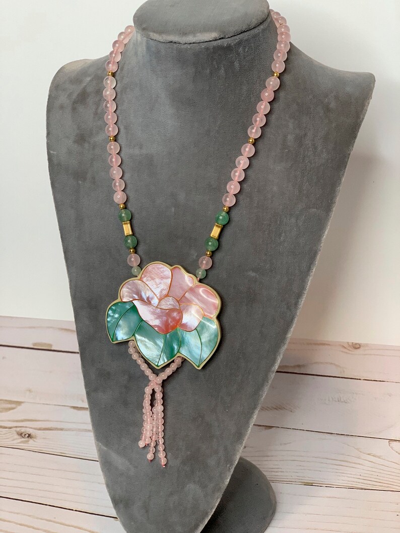 Vintage Lee Sands Mother of Pearl Floral Pendant Necklace | Etsy