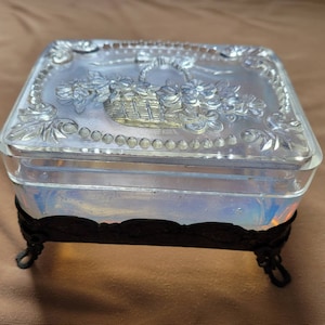 20th Century Clam Broth Opaline L N 7134BIS Trinket Box.