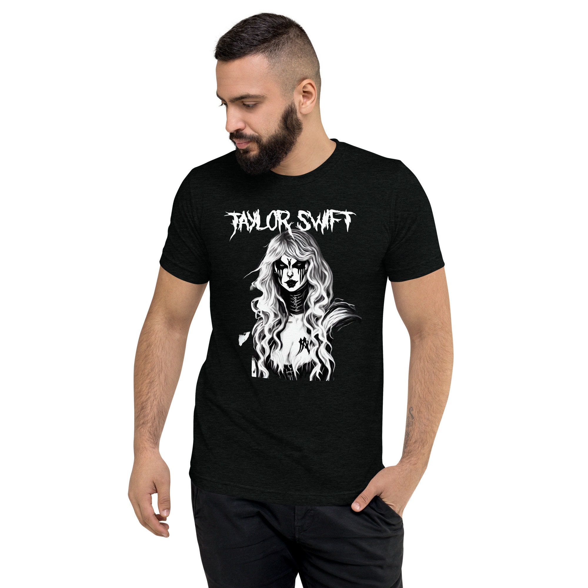 Camiseta 'black metal' de Taylor Swift – portALTERNATIVO