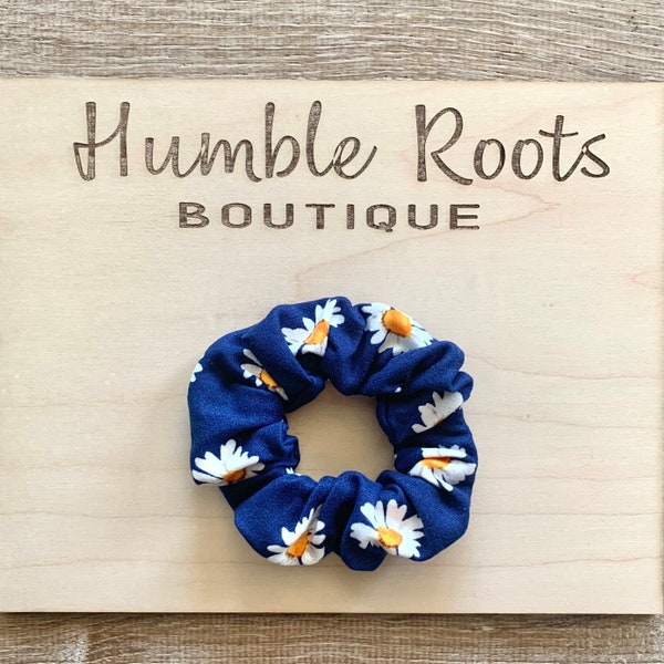 White Daisies on Navy Blue Hair Scrunchie / Daisy Hair Scrunchie / Floral Scrunchie / Spring Floral Hair Tie for Women and Girls