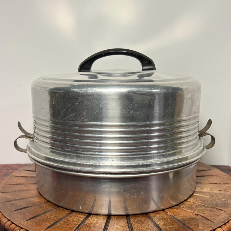 Vintage Metal Cake Carriernull