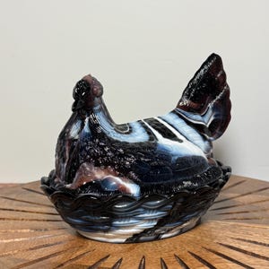 Vintage MCM LG Wright Purple Black Slag Hen on Nest, Purple Slag Nesting Hen Covered Glass Dish, Split Tail Hen, Slag Candy Dish